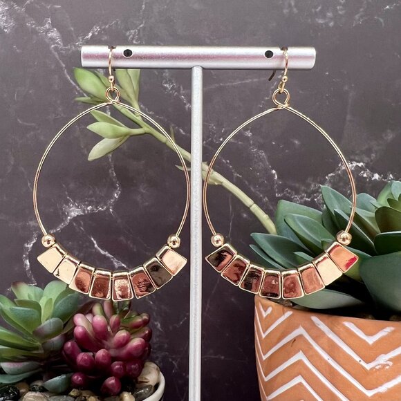 "Kathy" NEW Gold Dangle Drop Teardrop Fashion Earrings - Picture 1 of 3